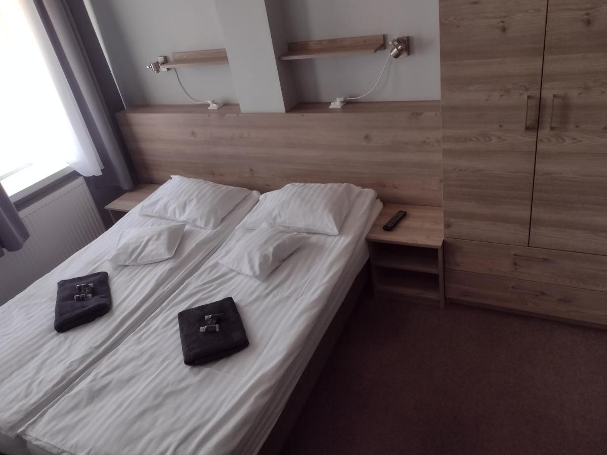 Hostel Helios Września المظهر الخارجي الصورة