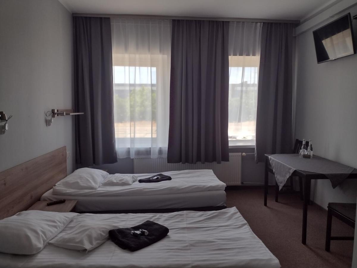 Hostel Helios Września المظهر الخارجي الصورة